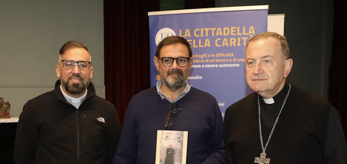 Da sinistra: il direttore don Alain Gonzálese Valdés, il vice direttore Matteo Casadio e l'arcivescovo mons. Lorenzo Ghizzoni